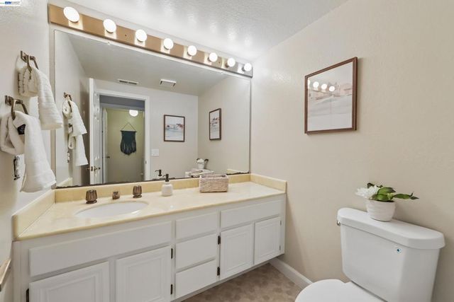 63 Sea Brg, Alameda, CA 94502