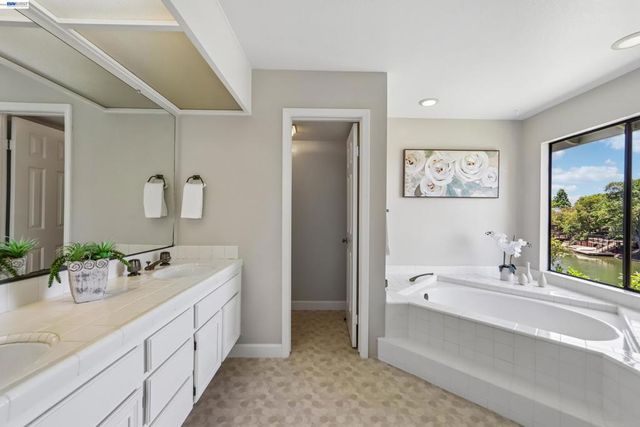 63 Sea Brg, Alameda, CA 94502