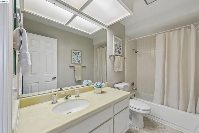 63 Sea Brg, Alameda, CA 94502