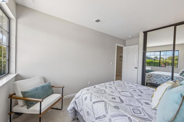 63 Sea Brg, Alameda, CA 94502