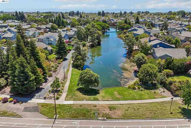 63 Sea Brg, Alameda, CA 94502