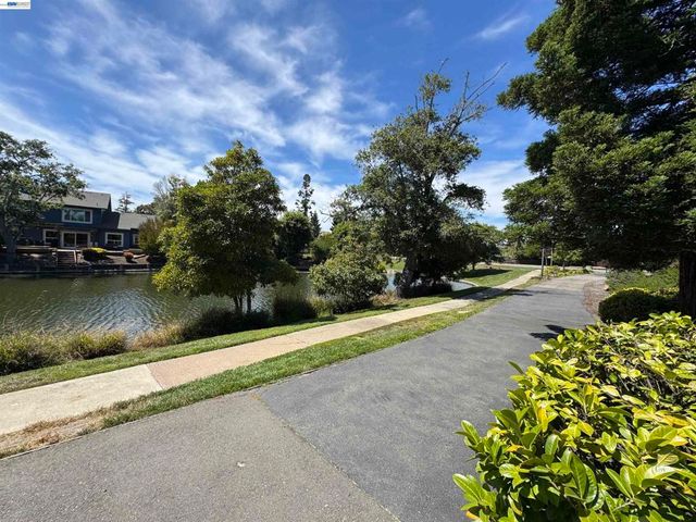 63 Sea Brg, Alameda, CA 94502