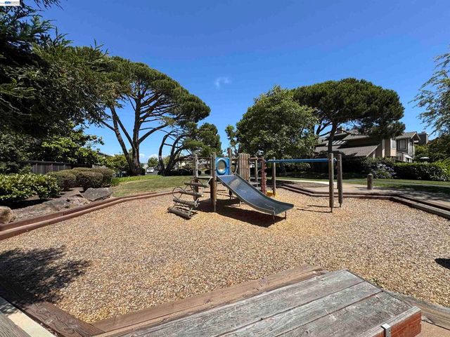 63 Sea Brg, Alameda, CA 94502