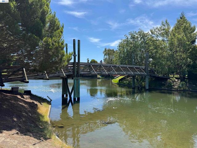 63 Sea Brg, Alameda, CA 94502