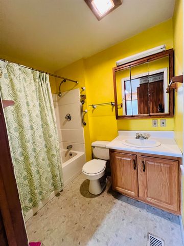 69 York Street, Lyndon, VT 05851