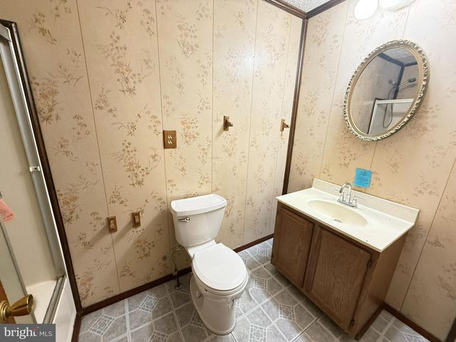 82 BROAD RUN RD, Bentonville, VA 22610