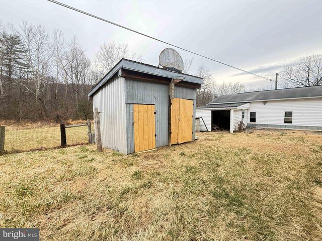 82 BROAD RUN RD, Bentonville, VA 22610