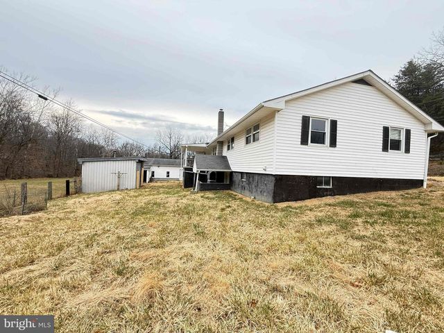 82 BROAD RUN RD, Bentonville, VA 22610