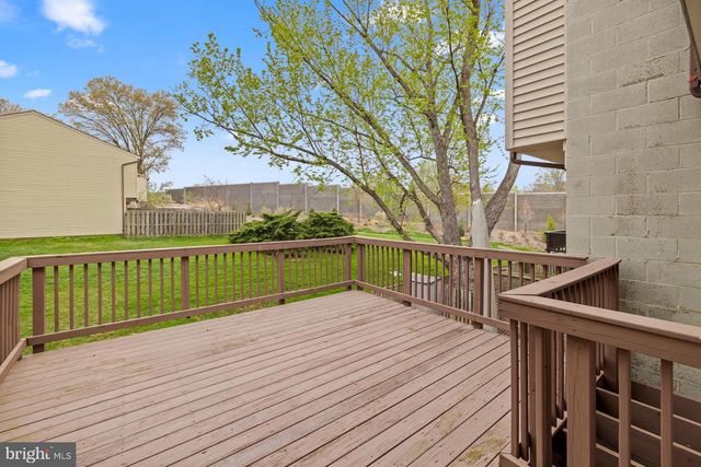 8640 DELLWAY LN, Vienna, VA 22180