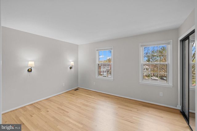 8640 DELLWAY LN, Vienna, VA 22180