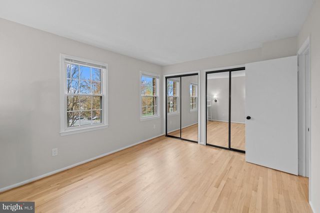 8640 DELLWAY LN, Vienna, VA 22180