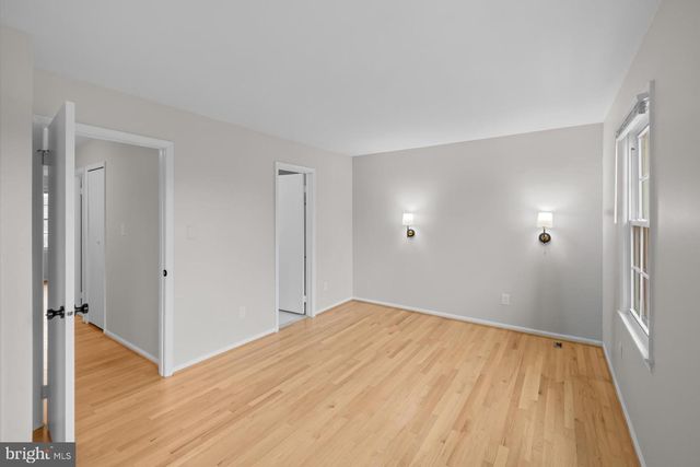 8640 DELLWAY LN, Vienna, VA 22180