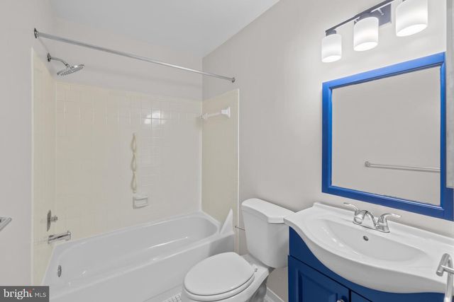 8640 DELLWAY LN, Vienna, VA 22180