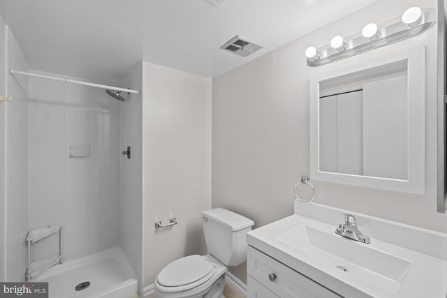 8640 DELLWAY LN, Vienna, VA 22180