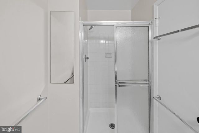 8640 DELLWAY LN, Vienna, VA 22180