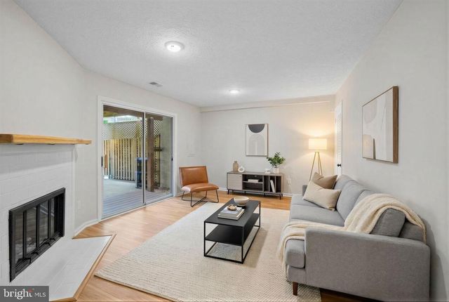 8640 DELLWAY LN, Vienna, VA 22180