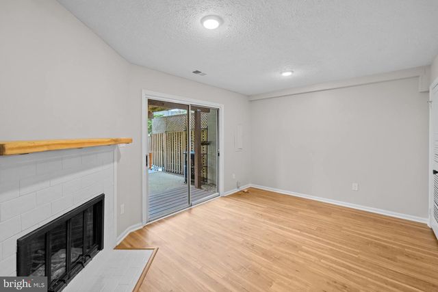 8640 DELLWAY LN, Vienna, VA 22180