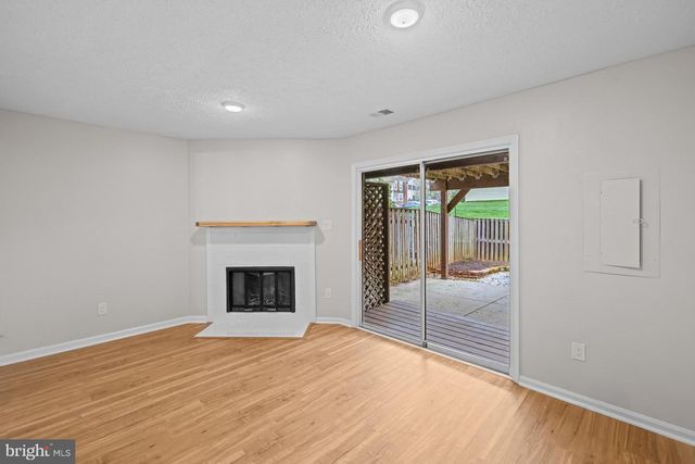 8640 DELLWAY LN, Vienna, VA 22180