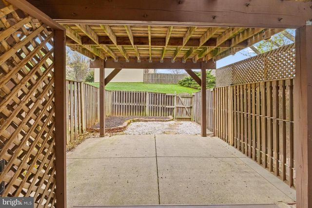 8640 DELLWAY LN, Vienna, VA 22180