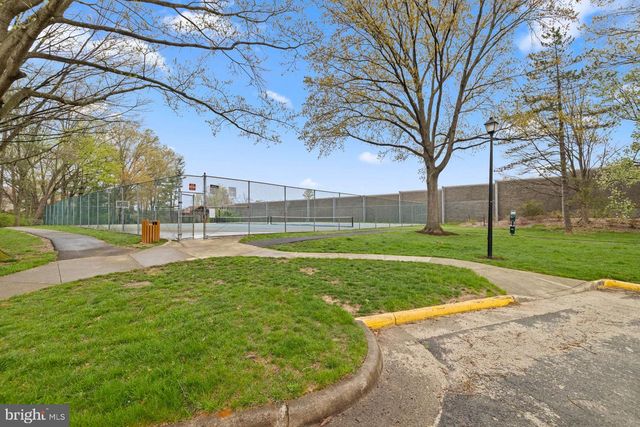 8640 DELLWAY LN, Vienna, VA 22180