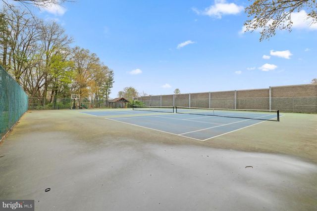 8640 DELLWAY LN, Vienna, VA 22180