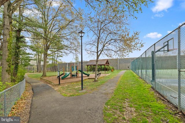 8640 DELLWAY LN, Vienna, VA 22180