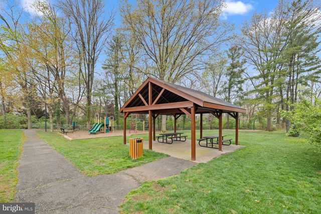 8640 DELLWAY LN, Vienna, VA 22180