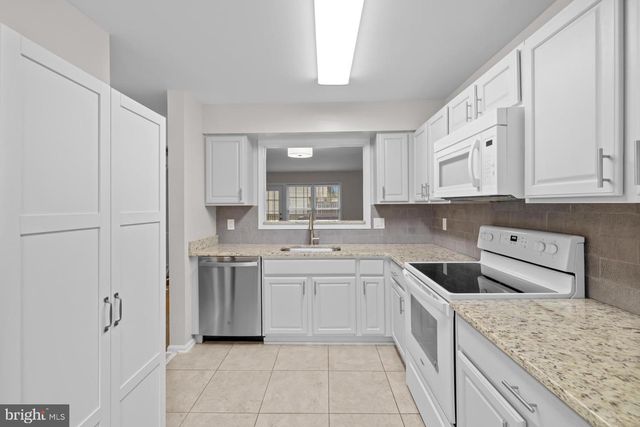 8640 DELLWAY LN, Vienna, VA 22180