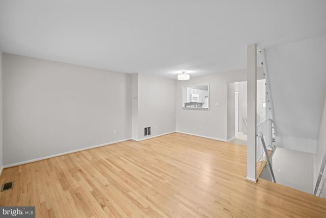 8640 DELLWAY LN, Vienna, VA 22180