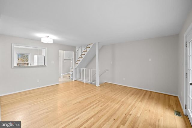 8640 DELLWAY LN, Vienna, VA 22180