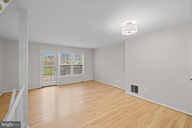 8640 DELLWAY LN, Vienna, VA 22180