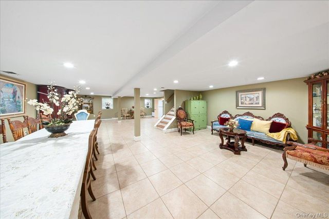 9 Robert Circle, Syosset, NY 11791
