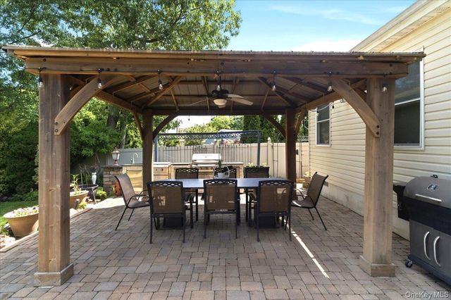 9 Robert Circle, Syosset, NY 11791