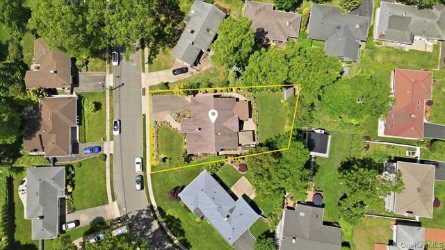 9 Robert Circle, Syosset, NY 11791