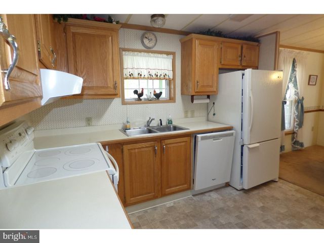 642 BUTTERNUT CT, Red Hill, PA 18076