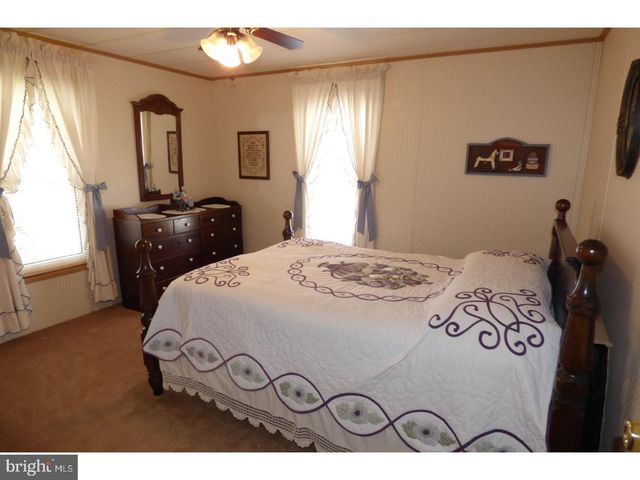 642 BUTTERNUT CT, Red Hill, PA 18076