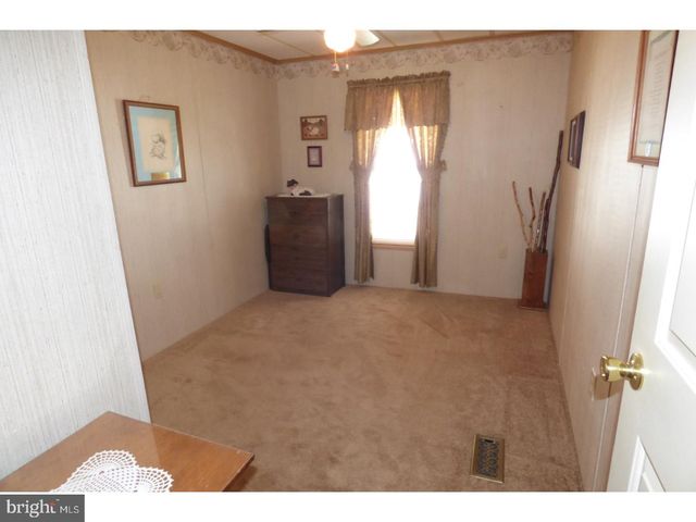 642 BUTTERNUT CT, Red Hill, PA 18076