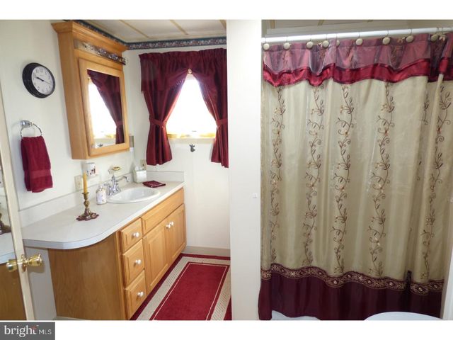 642 BUTTERNUT CT, Red Hill, PA 18076