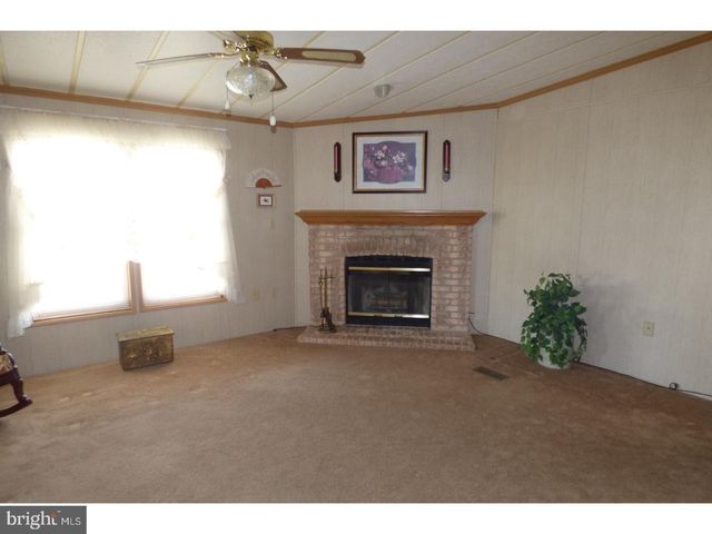 642 BUTTERNUT CT, Red Hill, PA 18076