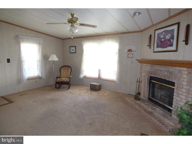 642 BUTTERNUT CT, Red Hill, PA 18076