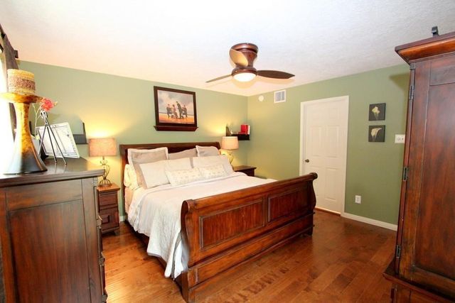 12111 Sturdivant Street, Meadows Place, TX 77477