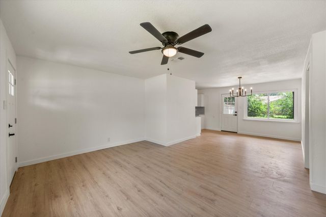 2600 Woodlawn Drive, Ennis, TX 75119