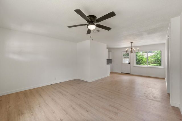 2600 Woodlawn Drive, Ennis, TX 75119