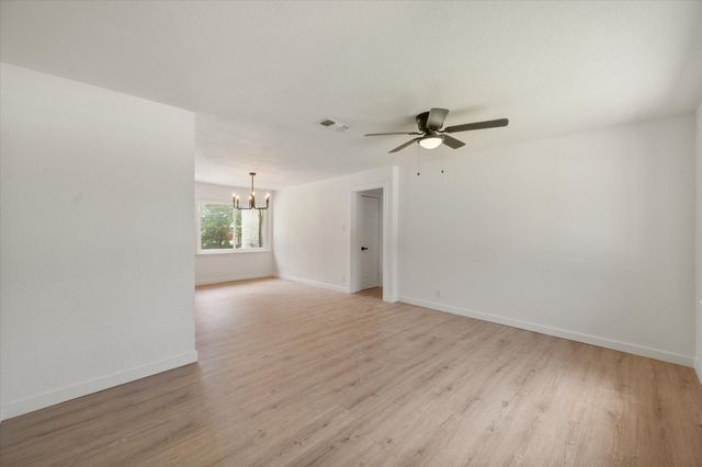 2600 Woodlawn Drive, Ennis, TX 75119