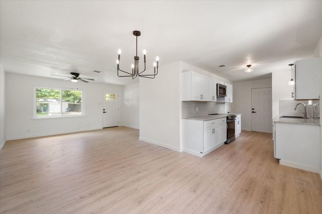 2600 Woodlawn Drive, Ennis, TX 75119