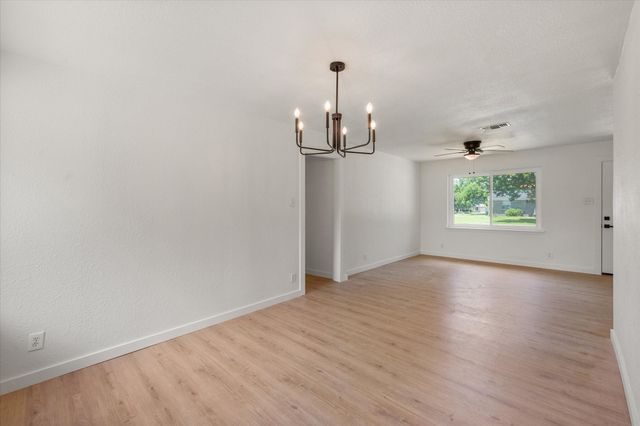 2600 Woodlawn Drive, Ennis, TX 75119