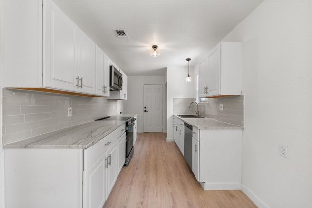 2600 Woodlawn Drive, Ennis, TX 75119