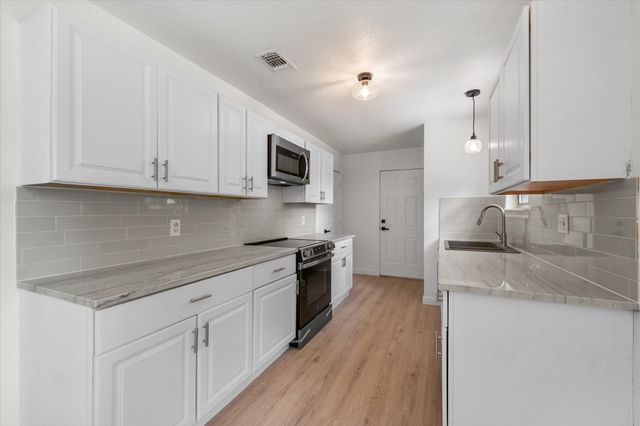 2600 Woodlawn Drive, Ennis, TX 75119