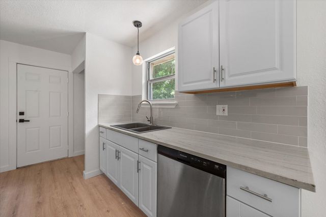 2600 Woodlawn Drive, Ennis, TX 75119