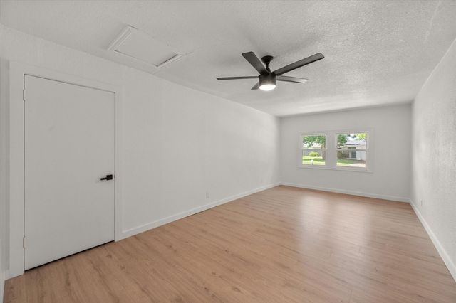2600 Woodlawn Drive, Ennis, TX 75119